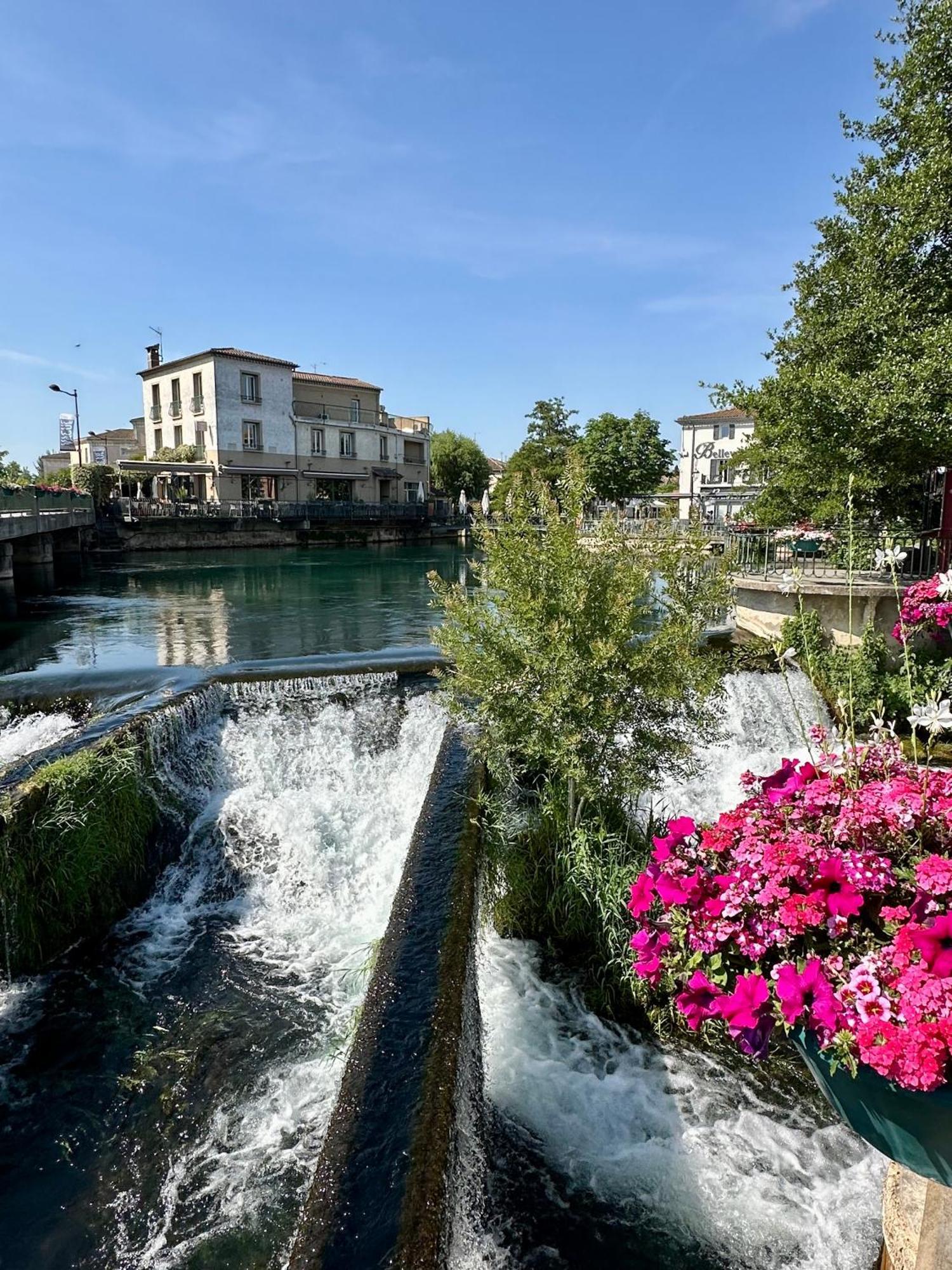 Lou Paseo : Appartement Brocante Centre Historique L'Isle-sur-la-Sorgue Bagian luar foto